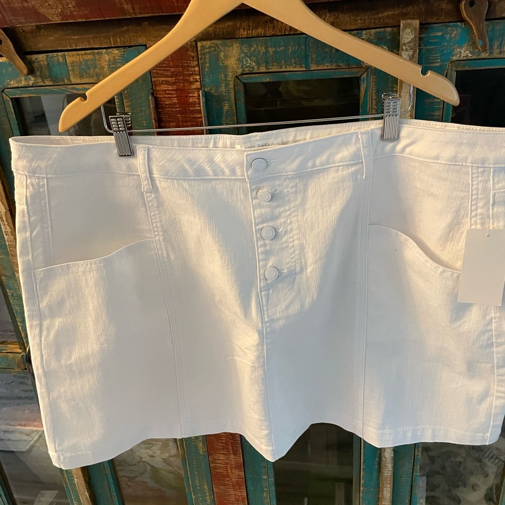 Plus Daily Thread White Skirt With Button & Pocket Accents Size 2x New With Tags